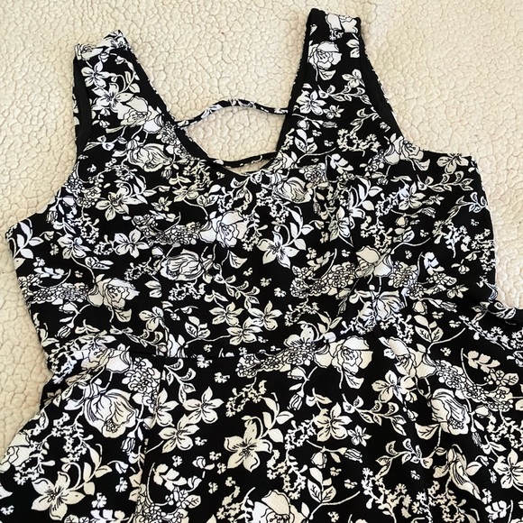 torrid Dresses & Skirts - Torrid Black and White Floral Dress